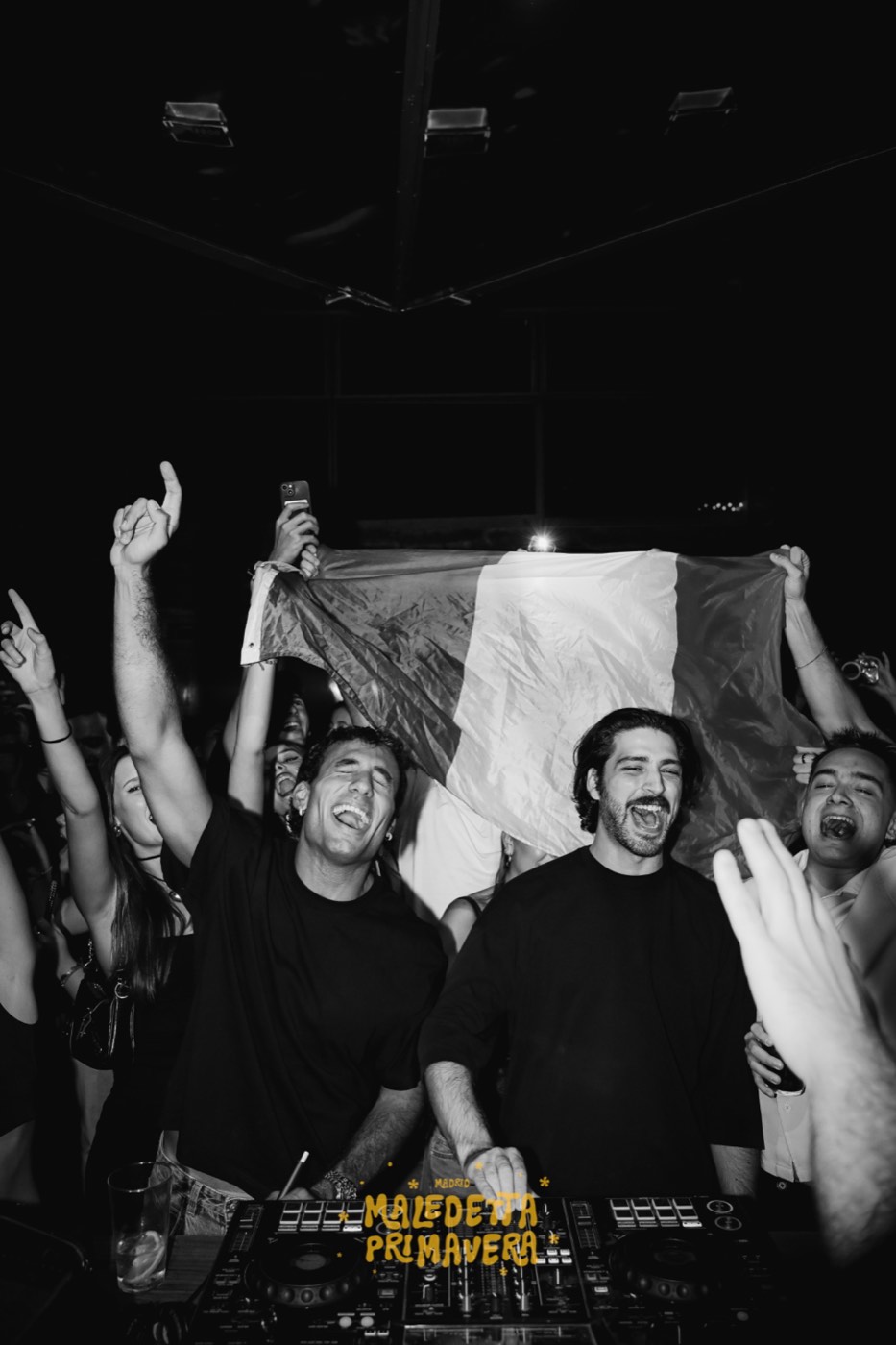 Festa italiana Madrid — il pubblico di Maledetta Primavera canta insieme